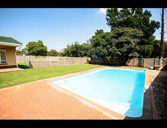 15 BEDROOM HOUSE FOR SALE IN RHODESFIELD